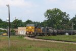 UP 9532 leads a train towards the yard